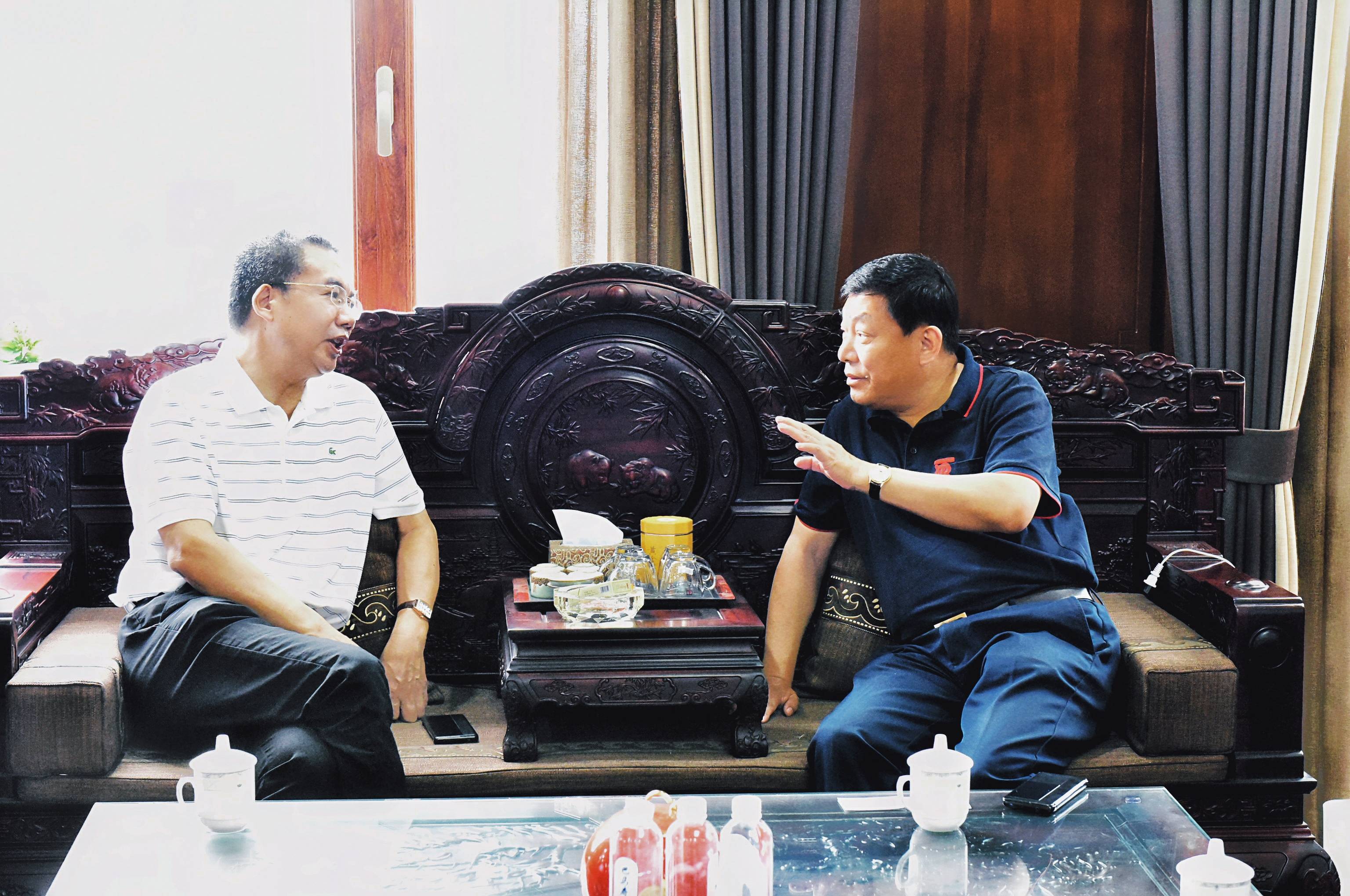 中國(guó)醫(yī)藥保健品進(jìn)出口商會(huì)會(huì)長(zhǎng)一行來吉林北藥集團(tuán)參觀考察