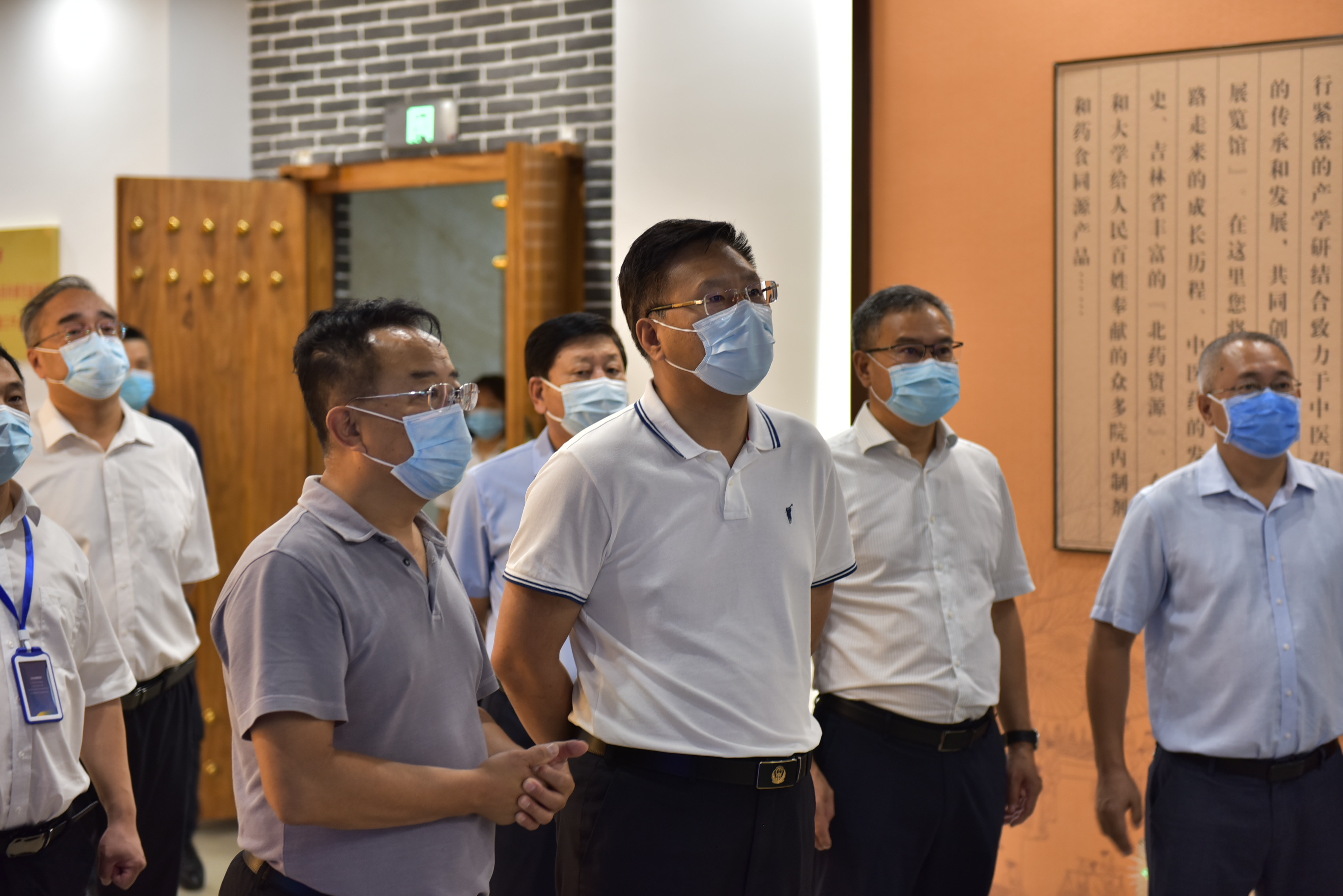 中韓示范區(qū)管委會(huì)主任劉國(guó)濤來(lái)到吉林北藥集團(tuán)走訪調(diào)研